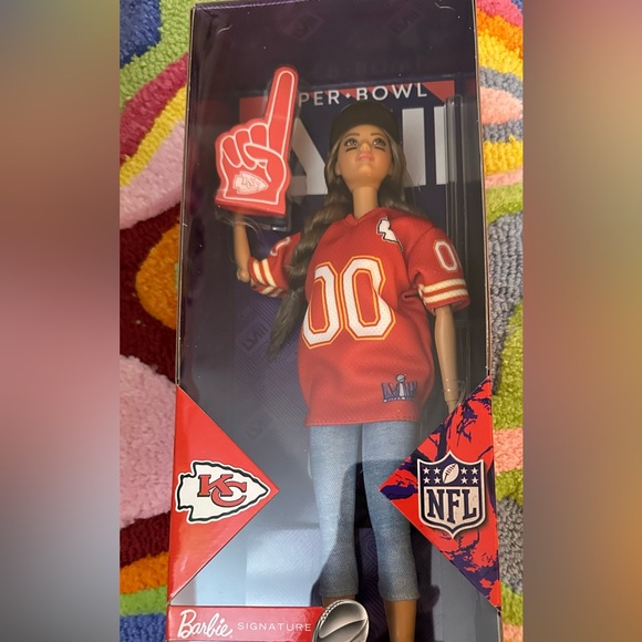 Taylor Swift (1 left) Kansas City chiefs, Super Bowl, Barbie SUPERBOWL - Picture 7 of 12